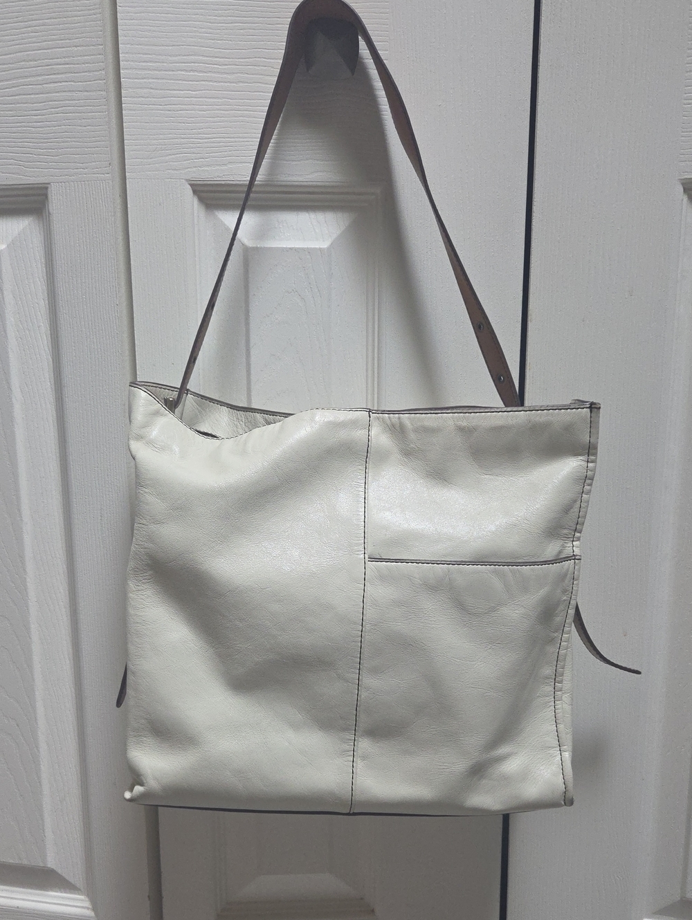 Hobo Park Leather Tote Bag with Brown Strap. No Stains, Nice Condition.